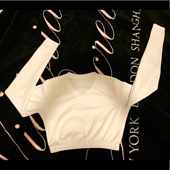 Pizzazz basic white cropped long sleeve. - Picture 2 of 3
